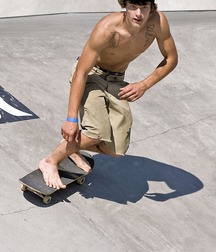 Barefoot in jeans 2 5dd8d51db0d5e.jpg