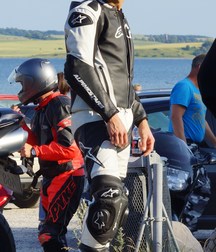 Bikers in leather and boots 2 5dd8d9a9b29a4.jpg