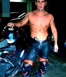 Bikers in leather and boots 2 5dd8d9ab26a2e.jpg