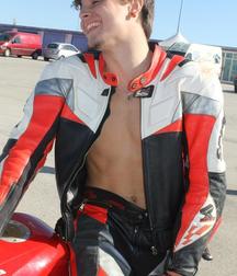Bikers in leather and boots 2 5dd8d9ad2e254.jpg