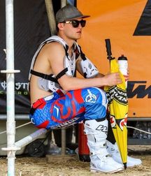 Bikers in leather and boots 2 5dd8d9b211ece.jpg