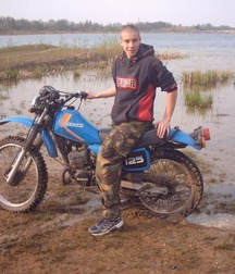 Bikers in leather and boots 2 5dd8d9bc1f287.jpg