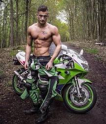 Bikers in leather and boots 2 5dd8d9c425046.jpg