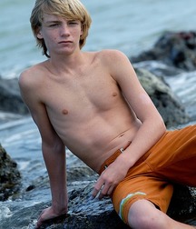 Blonde twink hotties 5dd9f31de65ce.jpg