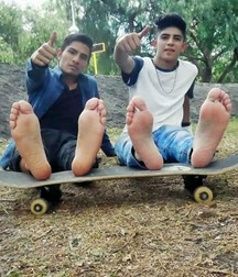 Soles for to lick 5ddaa5953472c.jpg