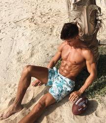 Perfect male body 5ddc1c172aa48.jpg