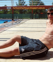 Hot boys barefoot 5ddc7721529f8.jpg
