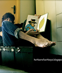 Hot boys barefoot 5ddc772a083e8.jpg