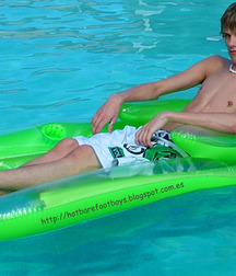 Hot boys barefoot 5ddc7731408e8.jpg