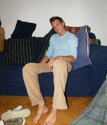 Awesome barefoot boys 5ddc7a13e6778.jpg