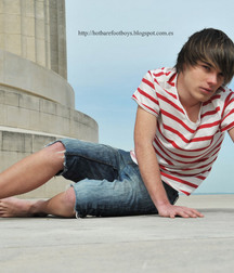 Awesome barefoot boys 5ddc7a52e1929.jpg