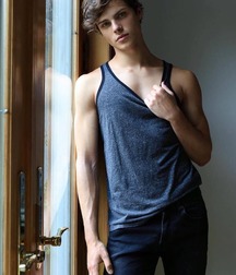 Extraordinary pretty boys 5ddd81762c07e.jpg