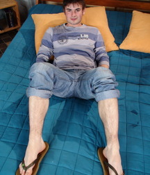 Hotties in flip flops 2 5ddd84bdd484c.jpg