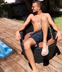 Hotties in flip flops 2 5ddd84c1a2a02.png