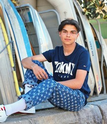 Awesome boys 5dded23a3e364.jpg