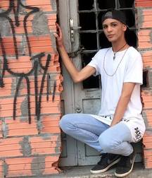Boys in skinny jeans 5de038e3cd4c0.jpg
