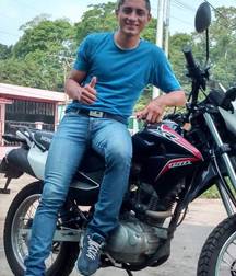 Boys in skinny jeans 5de038e8f3f4e.jpg