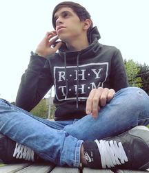 Boys in skinny jeans 5de038ecf0989.jpg