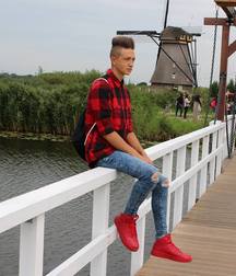 Boys in skinny jeans 5de039246beef.jpg