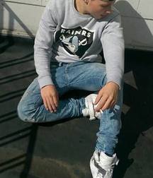 Boys in skinny jeans 5de039278a098.jpg