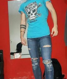Boys in skinny jeans 5de0392b09300.jpg