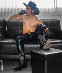 Lovin guys in boots 2 5de06ccfd31ac.jpg