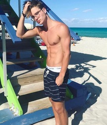 Beauties and sport boys 5de3db534b28d.jpg