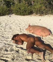 Beach hunks 5de5906ad9d2f.jpg