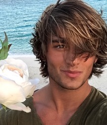 Beach hunks 5de5906f4035d.jpg