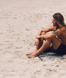 Beach hunks 5de5907c8250e.jpg