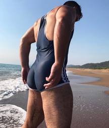 Beach hunks 5de590a35aaab.jpg