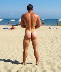 Beach hunks 5de590a89f22c.jpg