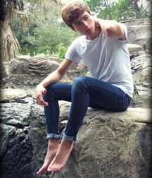 Barefoot boys 17 5deac2bfefd20.jpg