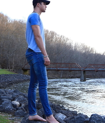Barefoot boys 17 5deac3d156e19.jpg