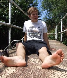 Barefoot youth 5deac92af2197.jpg