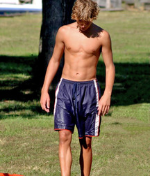 Barefoot youth 5deac92cf29cc.jpg