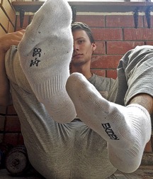 Skater feet 2 5deb9ee8051ce.jpg