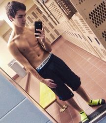 Boy and skater feet 5ded1b45b3d18.jpg