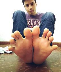 Some feet to lick 5dee5462c8a10.jpg