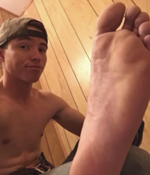 Some feet to lick 5dee5475d330d.png