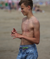 Boy to play with 2 5dee81467593b.jpg