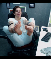 Smooth boy feet 5df16aceedc94.jpg