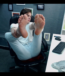 Smooth boy feet 5df16ad116715.jpg