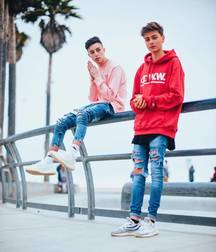 Betwinked cuties 5df25505dfbc4.jpg