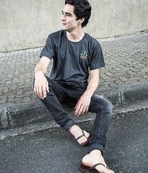 Flip flop guys 5df3b5742d61e.jpg