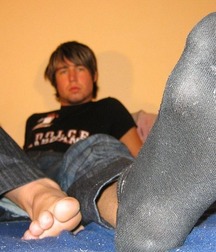 Boyfeet needs service 5df681fa720d1.jpg