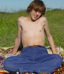 RU cutie Artiom 5df6b0f24e703.jpg