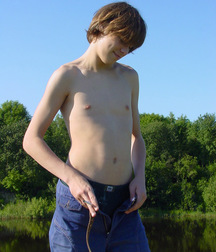 RU cutie Artiom 5df6b0f44652c.jpg