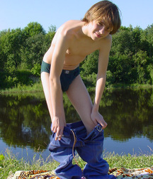RU cutie Artiom 5df6b0f914b60.jpg