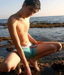 Twinks pure beauty 2 5df8034db6e18.jpg
